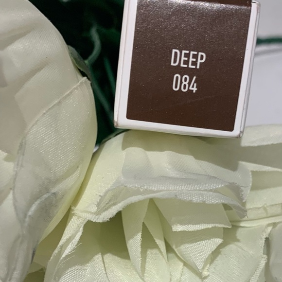 NEW KVD True Portrait Foundation DEEP 84⭐️ - Picture 6 of 11